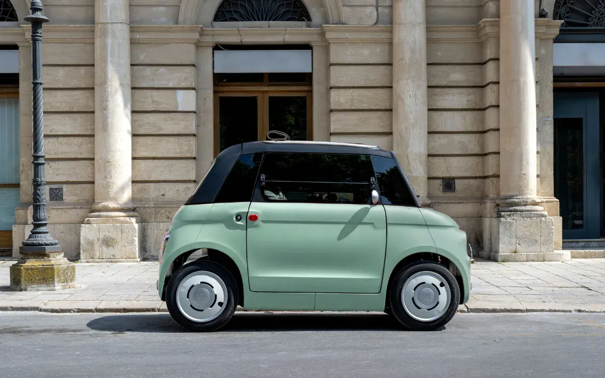 Fiat Topolino in der Seitenansicht mit 14-Zoll-Rädern